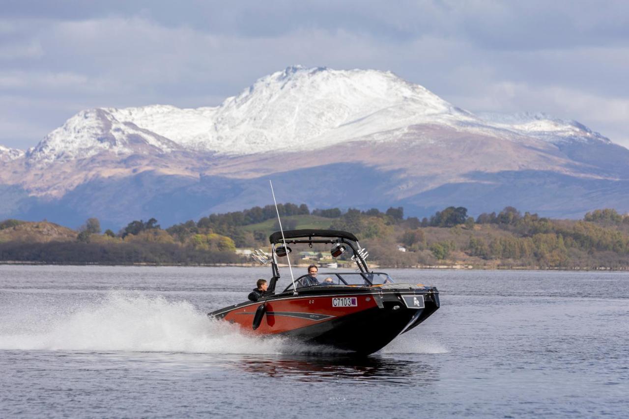 Cameron House On Loch Lomond Alexandria Eksteriør billede A motor launch on Loch Lomond
