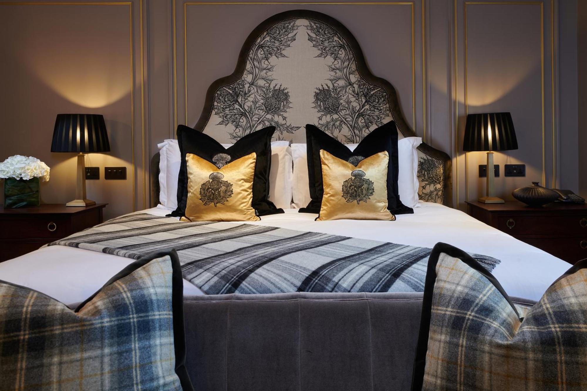 Cameron House On Loch Lomond Alexandria Eksteriør billede A bedroom at The Mitre